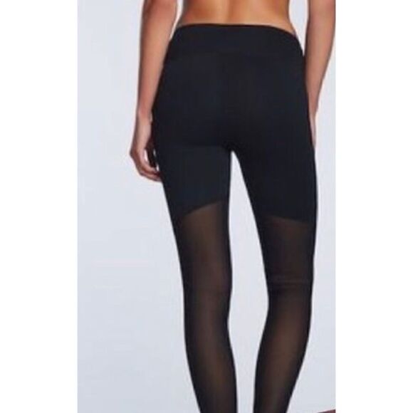 Lululemon High waisted mesh back legging tights Size 6/ Pristine - Picture 2 of 4